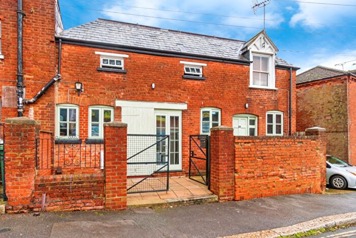 4 Bedroom House To Rent In Blackberry Terrace, Southampton, SO14