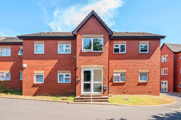 2 Bedroom Flat To Rent In Cobden Avenue, Bitterne Park, Southampton, Hampshire, SO18