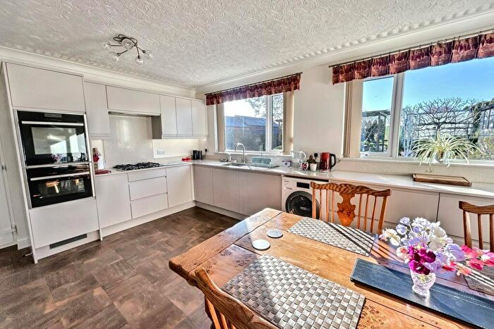 4 Bedroom Detached House For Sale In Sturminster Marshall, BH21