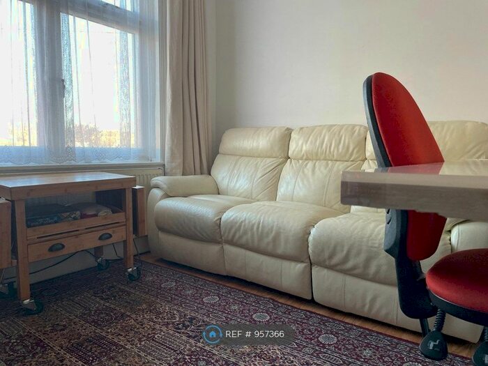 2 Bedroom Terraced House To Rent In Blackshaw Road, London, SW17