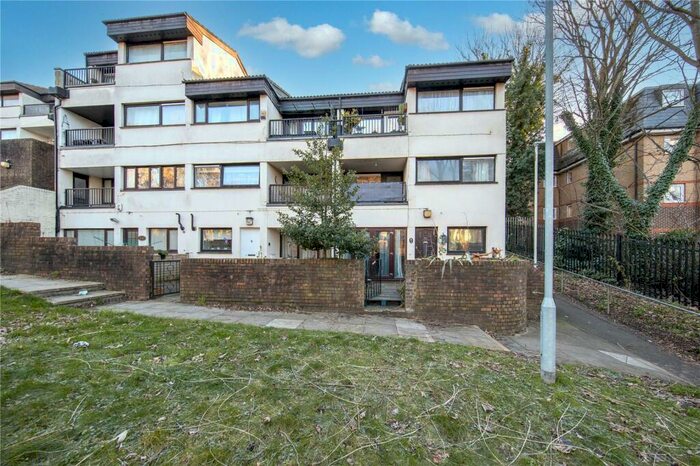 2 Bedroom Semi-Detached House For Sale In Crawley Green Road, Luton, Bedfordshire, LU2