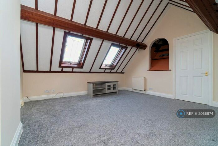 1 Bedroom Flat To Rent In Woodlands Road, Redhill, RH1