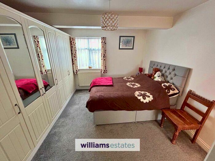 3 Bedroom Detached Bungalow For Sale In Abergele Road, Rhuddlan, LL18