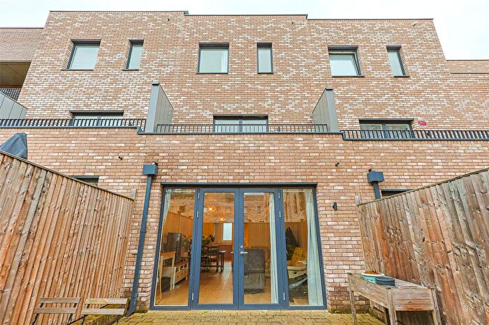 4 Bedroom Town House For Sale In Oriental Square, Colindale, NW9