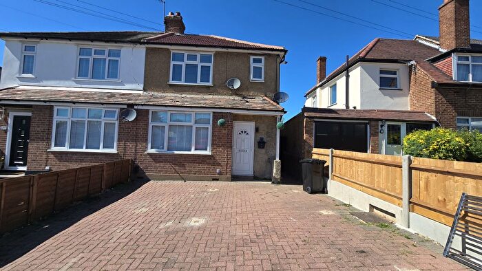 1 Bedroom Flat To Rent In Parkside Avenue, Romford, Essex, RM1