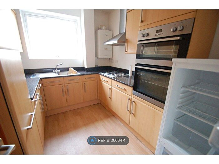 2 Bedroom Flat To Rent In Graham Lodge, London, NW4