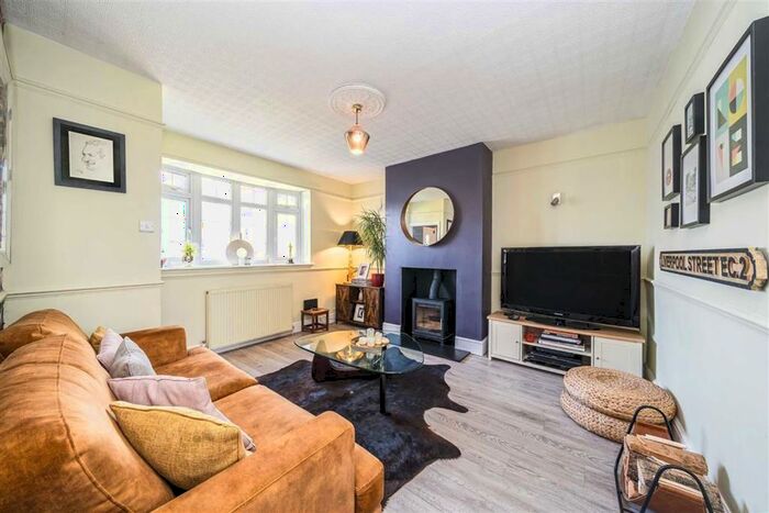 3 Bedroom Property To Rent In Alnwick Road, London, SE12