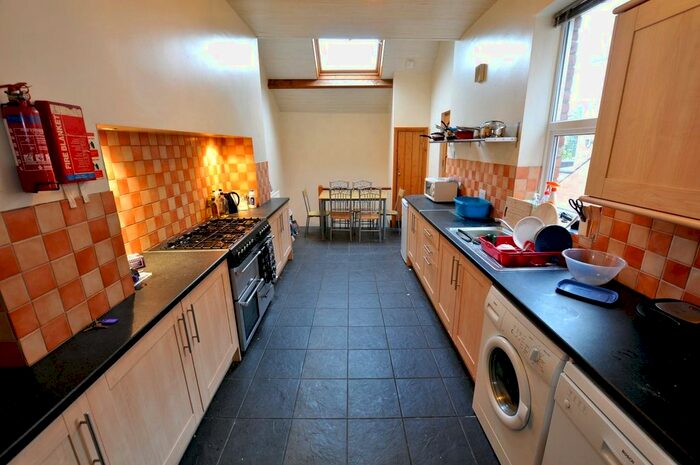 5 Bedroom Maisonette To Rent In Back Jesmond Road, NE2