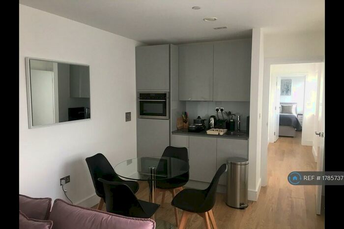 2 Bedroom Flat To Rent In Arrowhead House, Luton, LU4