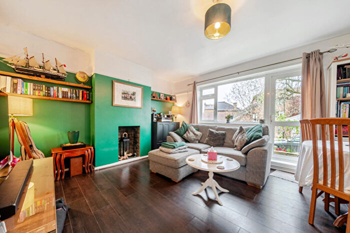 2 Bedroom Apartment For Sale In Stanstead Road, London, SE23