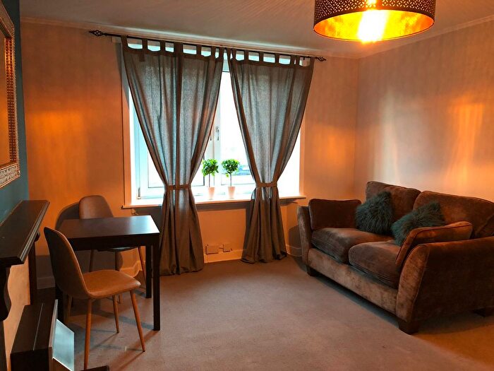 2 Bedroom Flat To Rent In Kerloch Place, Aberdeen, AB11