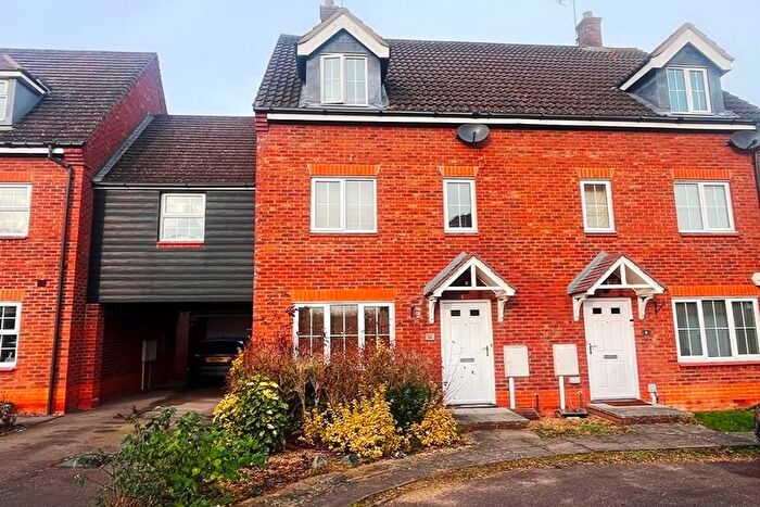 3 Bedroom Semi-Detached House To Rent In Gibbards Close, Sharnbrook, Bedford, MK44