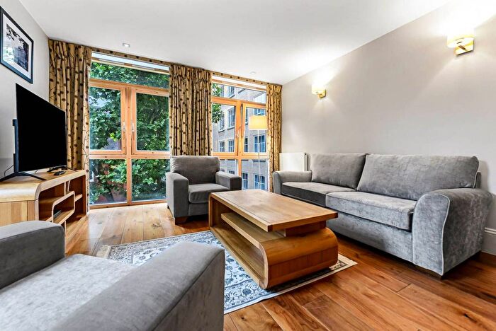 3 Bedroom Flat To Rent In Tavistock Place, Bloomsbury, London, WC1H