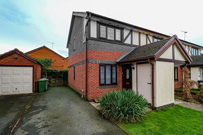 2 Bedroom Flat To Rent In Kestrel Drive, Coppenhall, Crewe, CW1