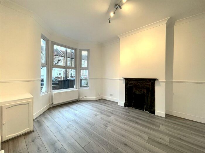 4 Bedroom House To Rent In Raynham Avenue, Edmonton, N18