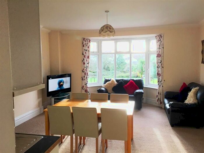 2 Bedroom Flat To Rent In Youngs Park Road, Paignton TQ4