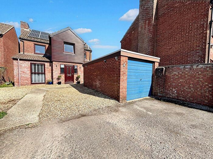 4 Bedroom Detached House For Sale In Bruyn Road, Fordingbridge, SP6