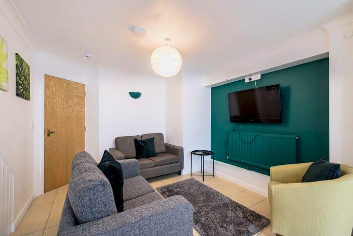 5 Bedroom Property To Rent In Regency Place, Canterbury, CT1