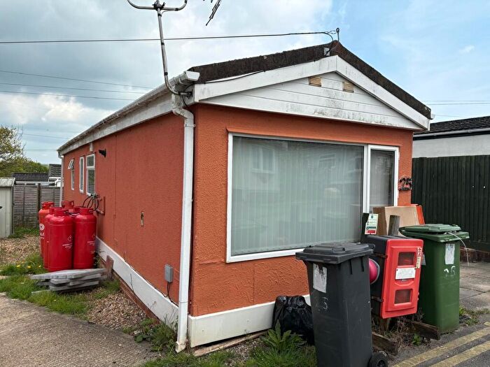 2 Bedroom Park Home For Sale In Winchester Road, Fair Oak, Eastleigh, SO50