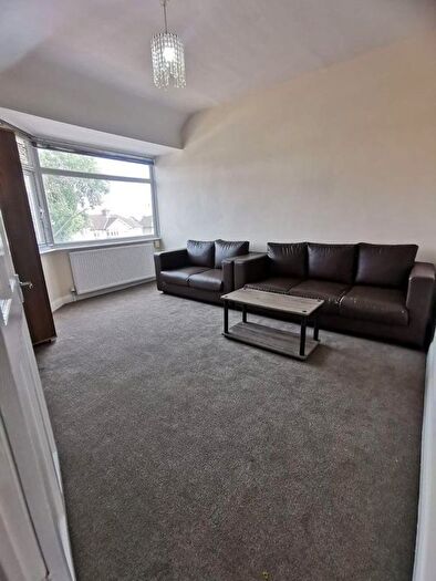 1 Bedroom Flat To Rent In The Fairway, Greenford, London, UB5