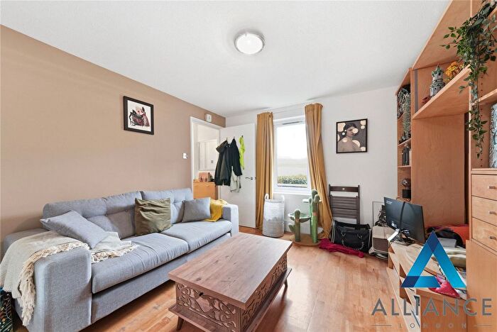 1 Bedroom Flat To Rent In East Smithfield, London, E1W