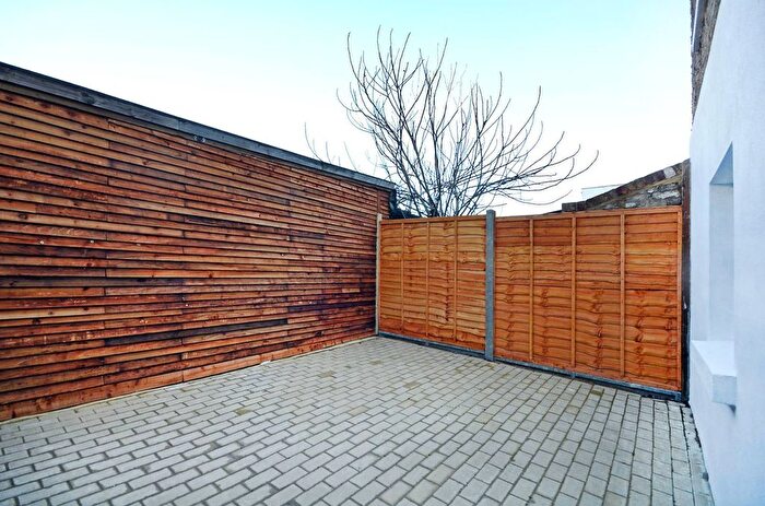 1 Bedroom Flat To Rent In Merton High Street, South Wimbledon, London, SW19