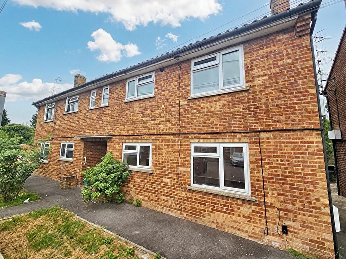 1 Bedroom Flat For Sale In Bowls Place, Paddock Wood, Tonbridge, TN12