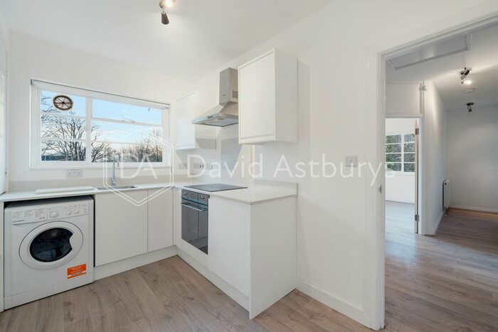 2 Bedroom Flat To Rent In Denison Close, East Finchley, London, N2