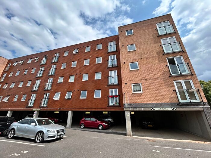 2 Bedroom Flat To Rent In Pavilion Close, Leicester, LE2