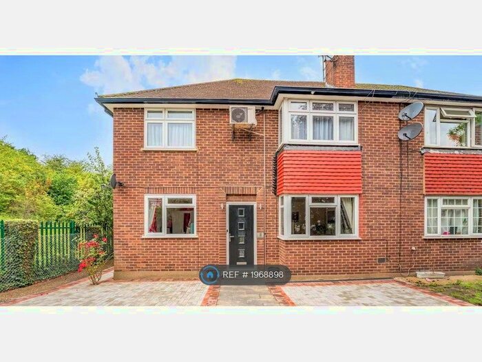 2 Bedroom Maisonette To Rent In Somervell Court, Harrow, HA2