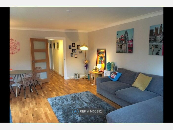 3 Bedroom Flat To Rent In Baltimore Court, Hove, BN3