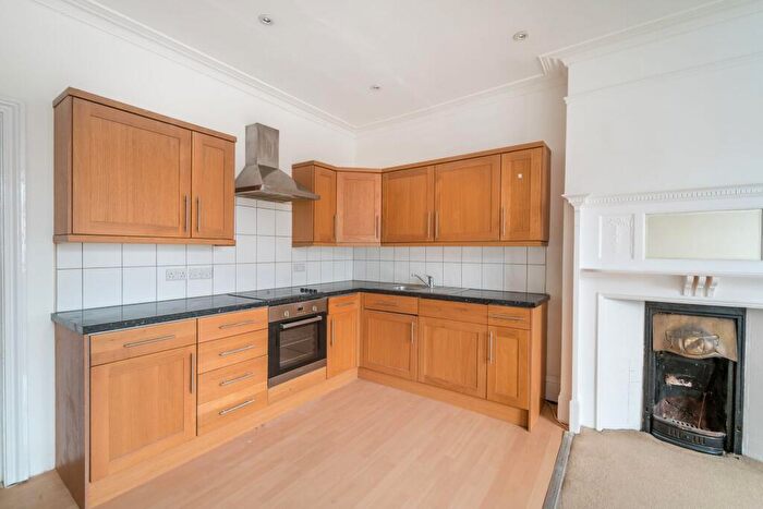 2 Bedroom Flat To Rent In Station Road West, Oxted, RH8