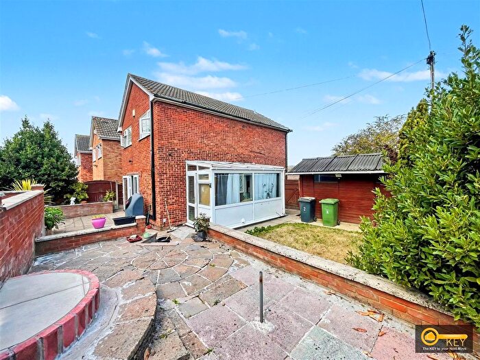 3 Bedroom Detached House For Sale In Quantock Drive, Nuneaton, CV10