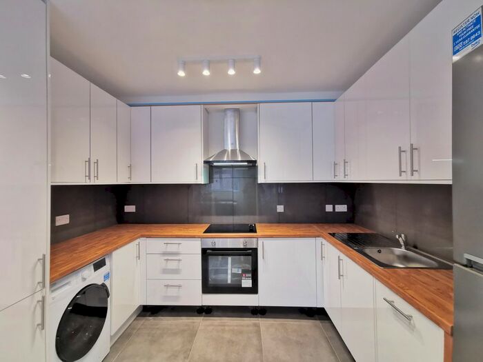 5 Bedroom Semi-Detached House To Rent In Princess Avenue, Beeston, Nottingham, NG9