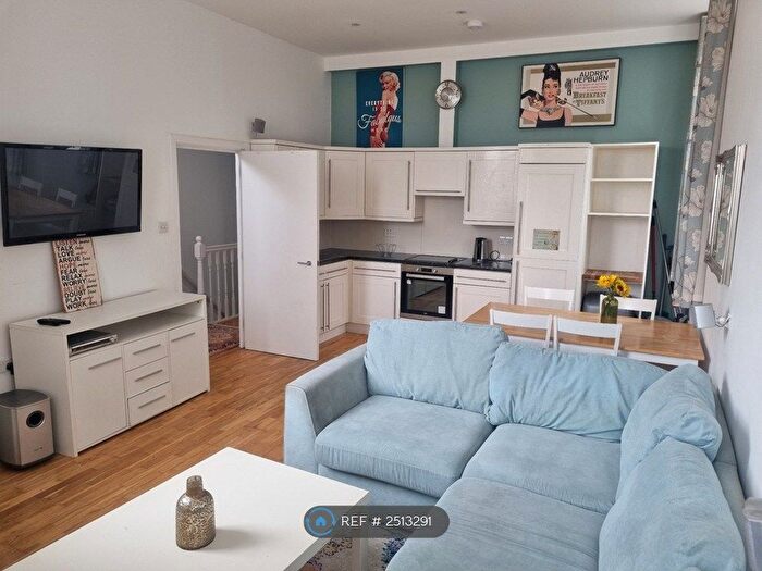 3 Bedroom Flat To Rent In New Cross Rd, SE14