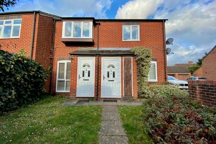 2 Bedroom Garage / Parking To Rent In King James Way, Henley-On-Thames, Oxfordshire, RG9