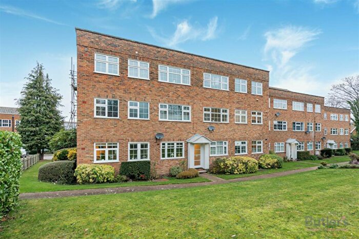 2 Bedroom Flat To Rent In Highridge Close, Epsom, KT18