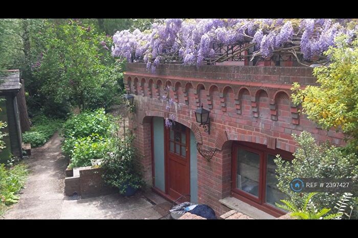 1 Bedroom Flat To Rent In Convent Lane, Cobham, KT11