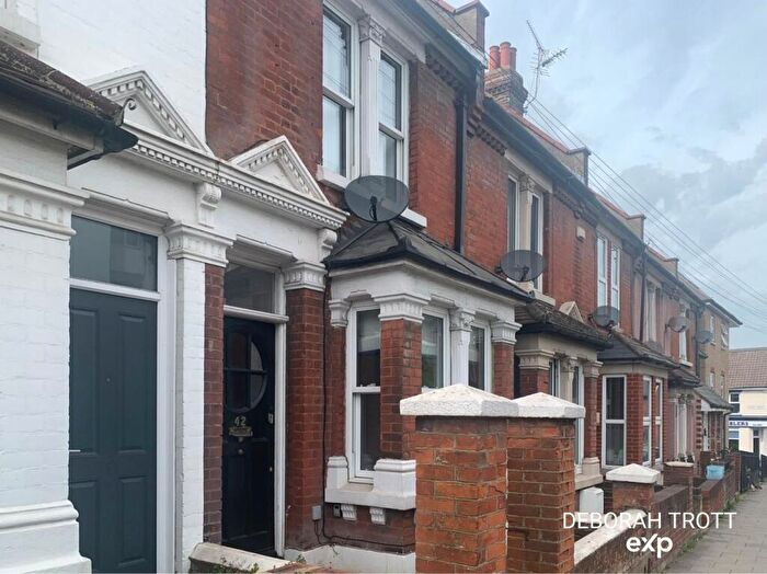 2 Bedroom Terraced House For Sale In Delce Road, Rochester, ME1