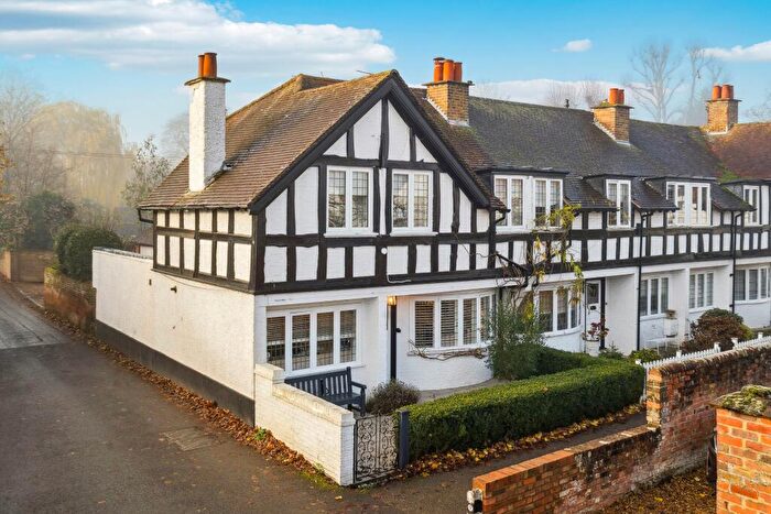 4 Bedroom End Of Terrace House For Sale In Bray, Maidenhead, SL6