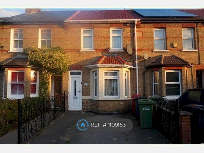 3 Bedroom Terraced House To Rent In Montague Road, Slough SL1