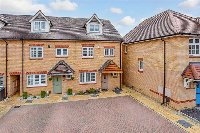4 Bedroom End Terrace House For Sale In Eccles Close, Aylesford, Kent, ME20
