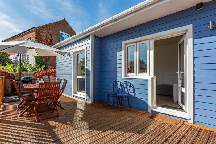 2 Bedroom Cottage To Rent In Hight Street, Cowes, PO31