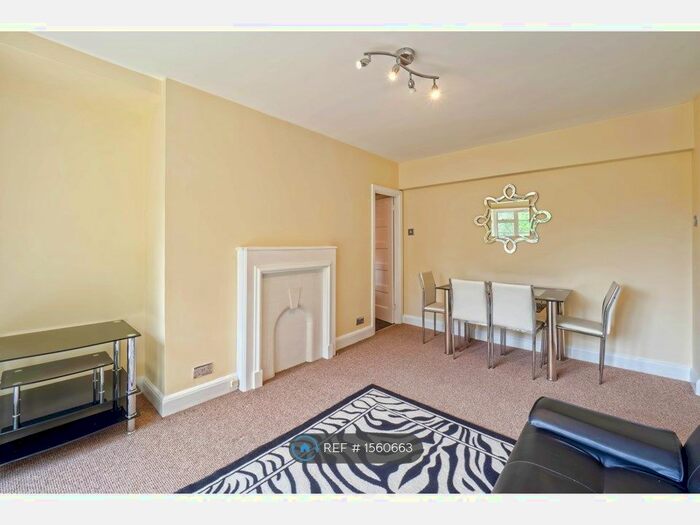 2 Bedroom Flat To Rent In Second Floor, London, N6