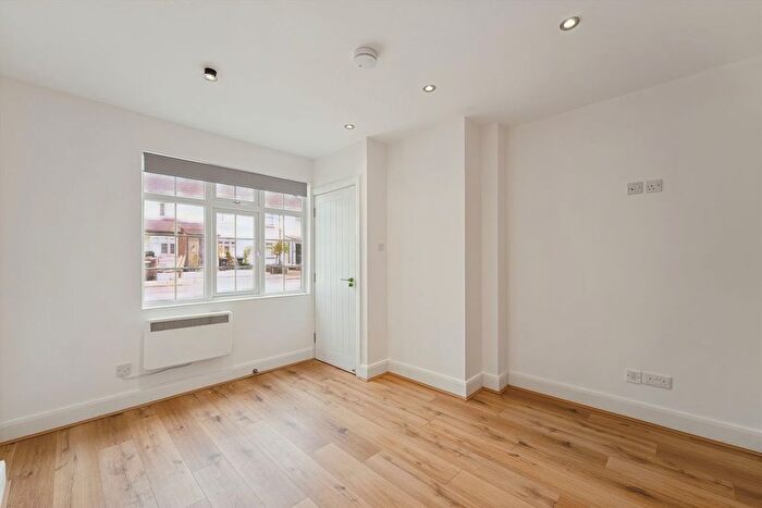 Studio To Rent In Addison Avenue, Southgate, N14
