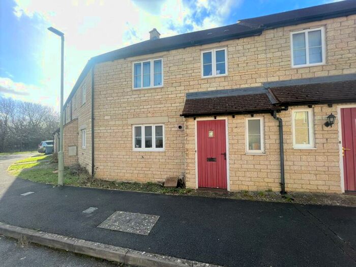 2 Bedroom House To Rent In Woodrush Gardens, Carterton, OX18