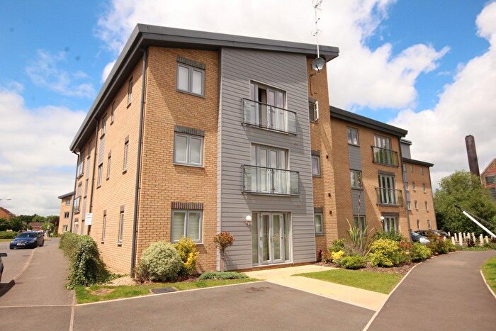 2 Bedroom Flat To Rent In Old Towcester Road, Southbridge, Northampton, NN4