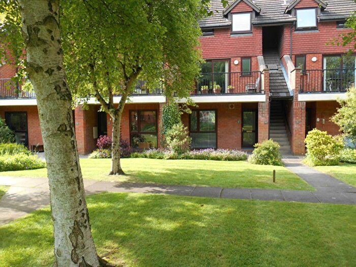 1 Bedroom Flat To Rent In Lynbury Court, Rickmansworth Road, Watford, WD18