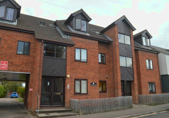 1 Bedroom Flat To Rent In Sunbury Court, College Road, St Albans, AL1