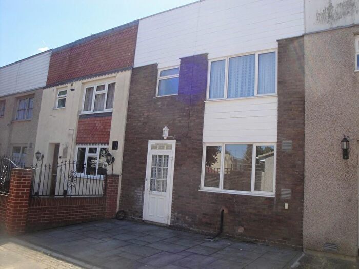 3 Bedroom Terraced House To Rent In Okehampton Square, Romford, RM3